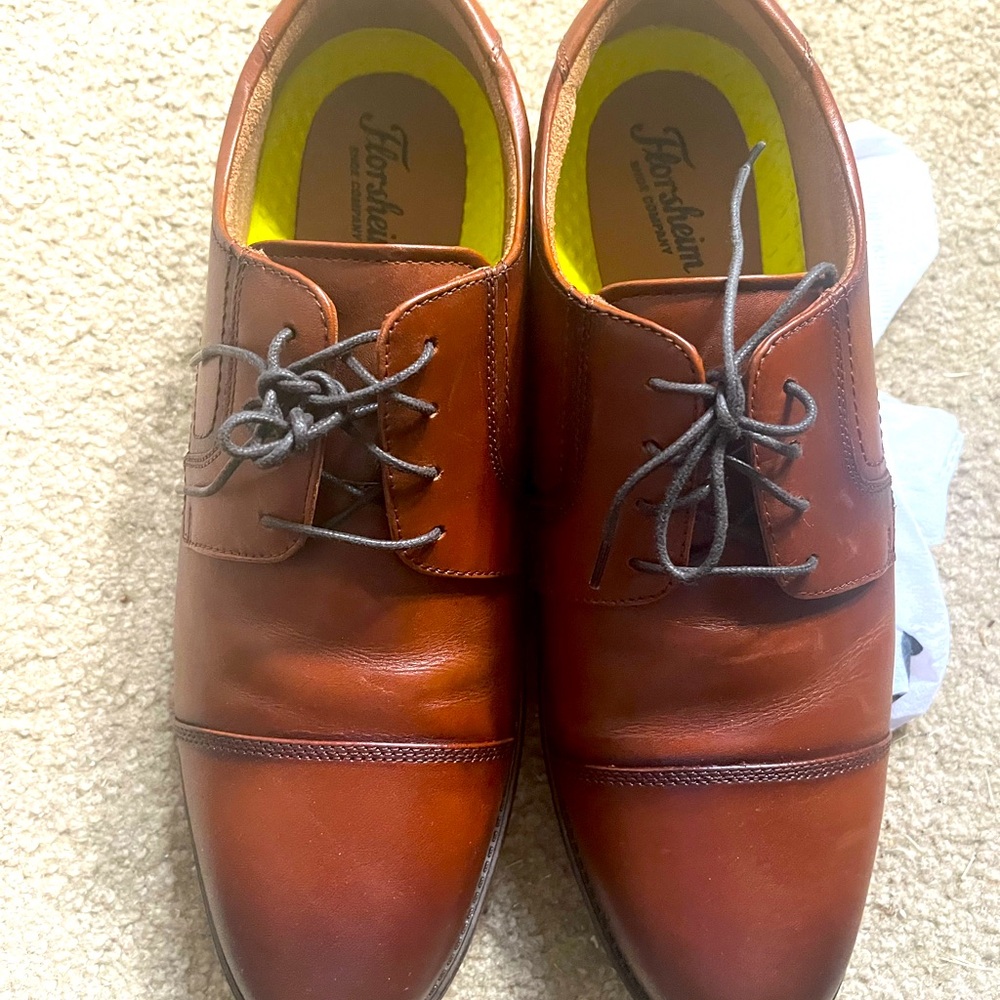 Florsheim, tan, size 11 3E, men’s dress shoes, slightly worn.